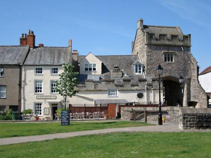The Ancient Gatehouse & Rugantino Restaurant 호텔 웰스 외부 사진