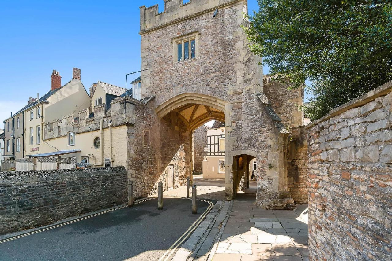 The Ancient Gatehouse & Rugantino Restaurant 호텔 웰스 외부 사진