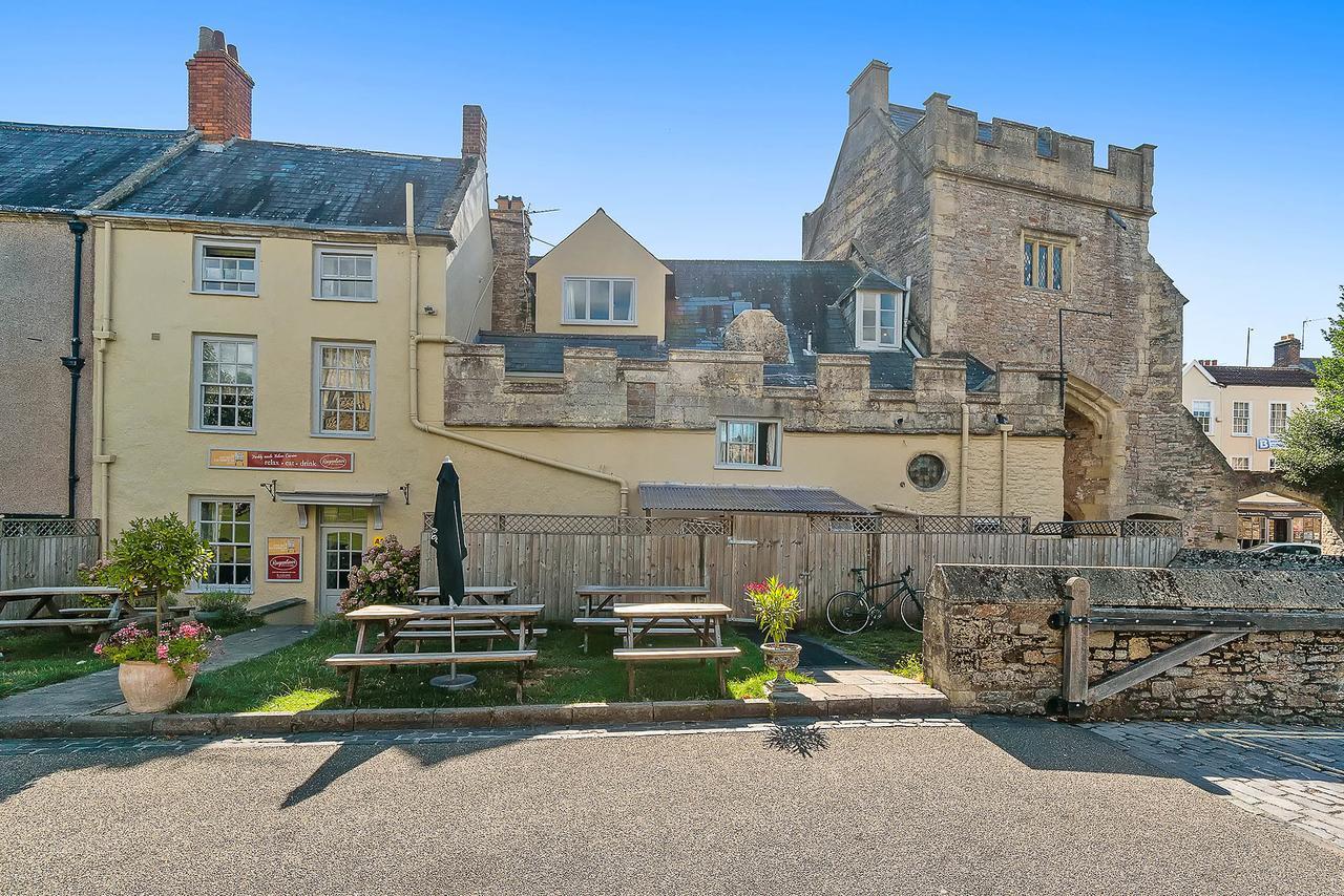 The Ancient Gatehouse & Rugantino Restaurant 호텔 웰스 외부 사진